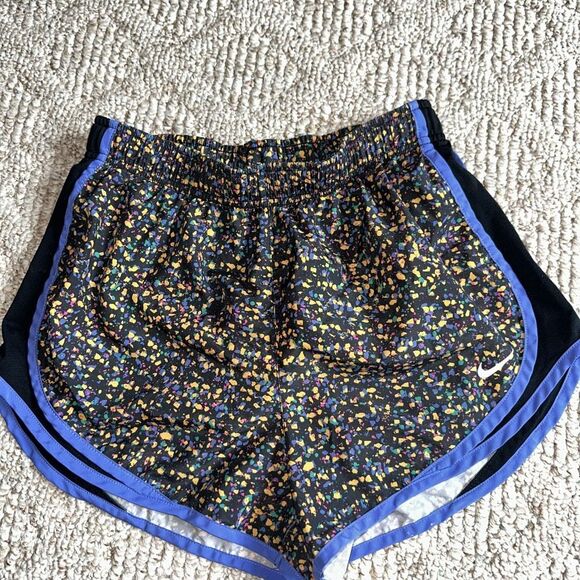 Nike Tempo Women Medium Lined Running Shorts EUC - Picture 1 of 3
